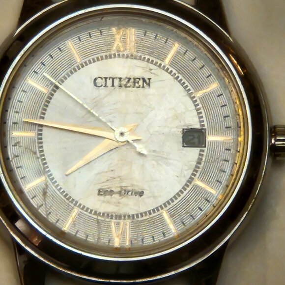 Beautiful Citizen Eco-Drive women's watch, which means it's powered by light - Picture 4 of 15